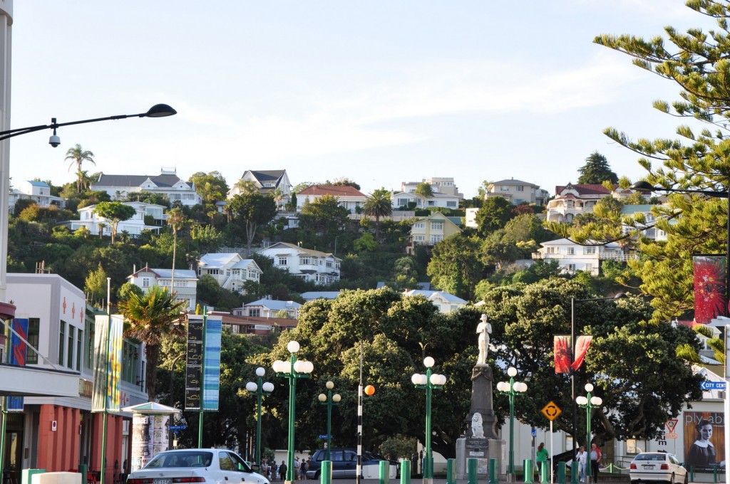 Houses perched on the hill, overlooking the ocean, Napier
